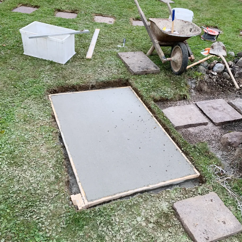 aengpass, Renato Iten, Garten, Betonfundamentplatte