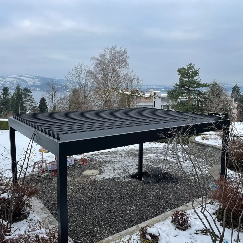 aengpass, Renato Iten, Montage, Sonnenschutz, Lamellendach, Kiesplatz