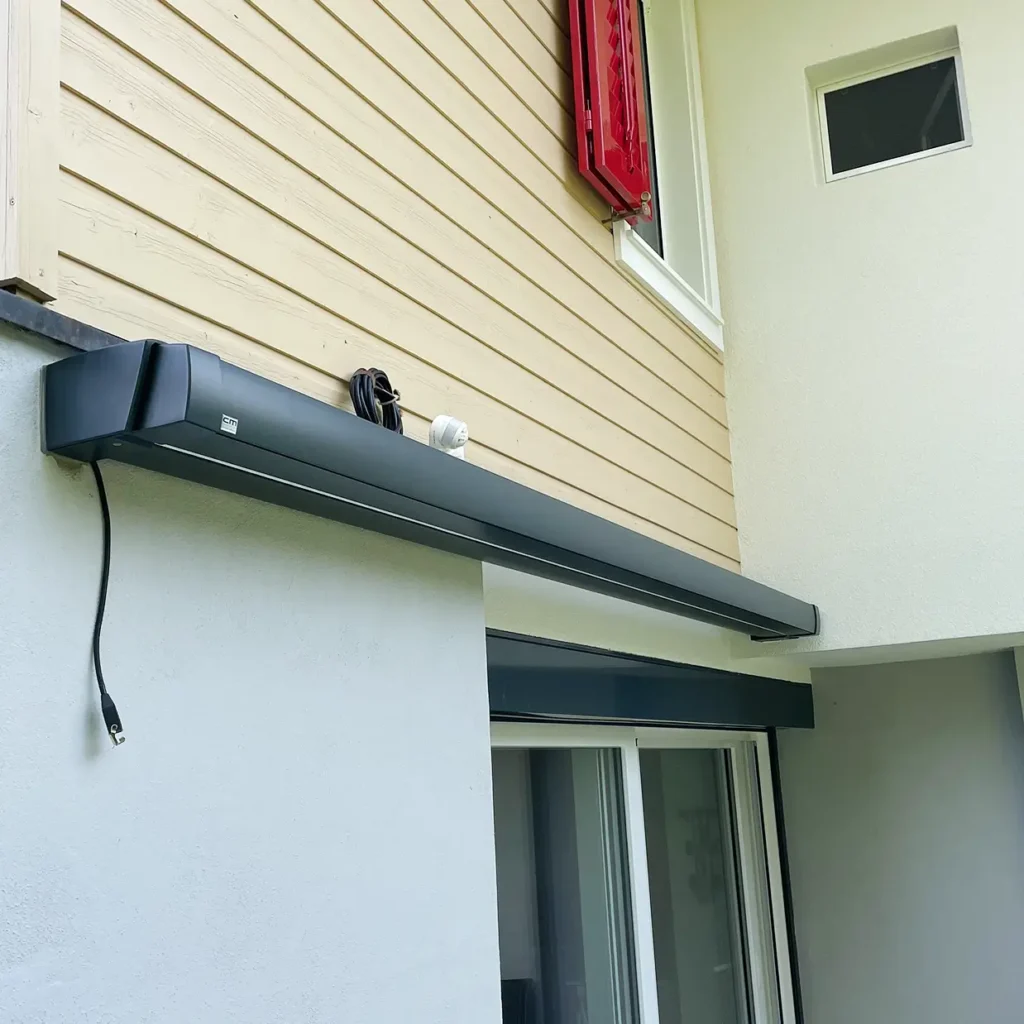 aengpass, Renato Iten, Montage, Aussenstore