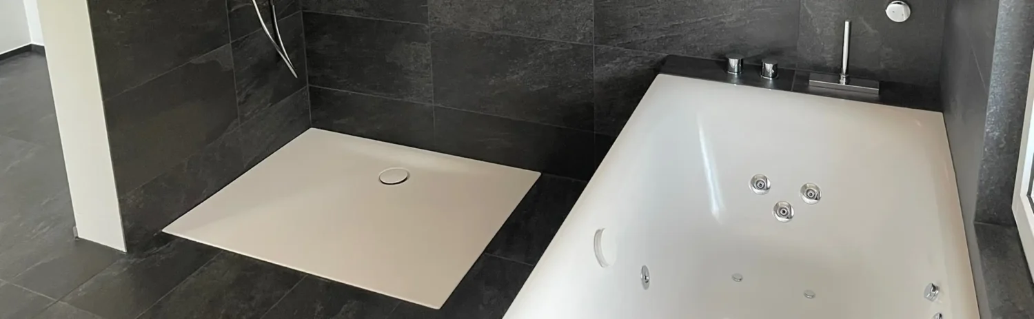 aengpass, Renato Iten, Badezimmerrenovationen, Dusche, Badewanne, Platten grau