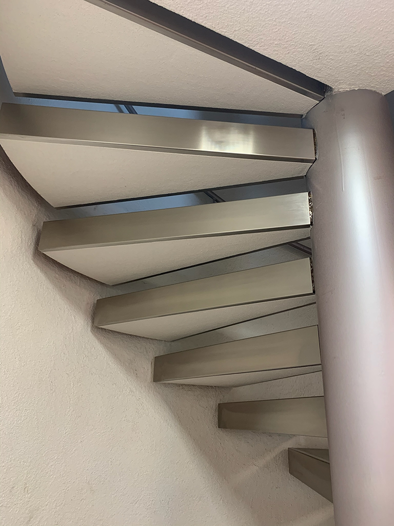 aengpass, Renato Iten, Renovationen, Treppe innen